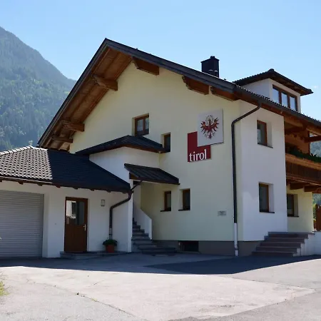 Welcoming In With Terrace Appartement Umhausen